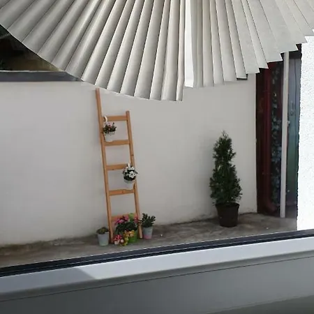 Moonhouse * Σαράγεβο